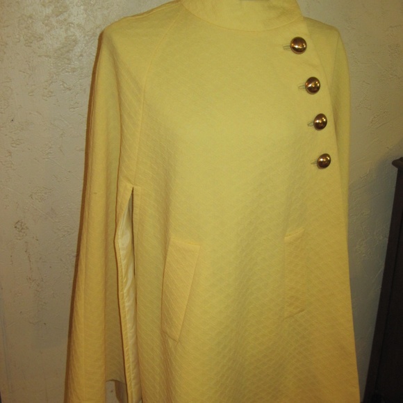 Bright Yellow Waffle Fabric Vintage Cape One Size - Picture 4 of 6
